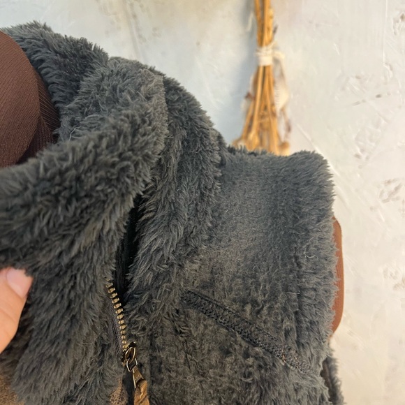 KUHL “Flight Vest” Stowaway Hood Zipper Fuzzy Grey Vest Medium - Picture 5 of 12